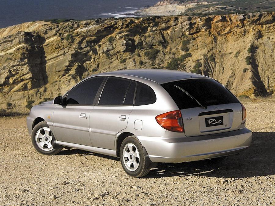  Kia Rio Wagon 2002 года  (фото 13 из 17)